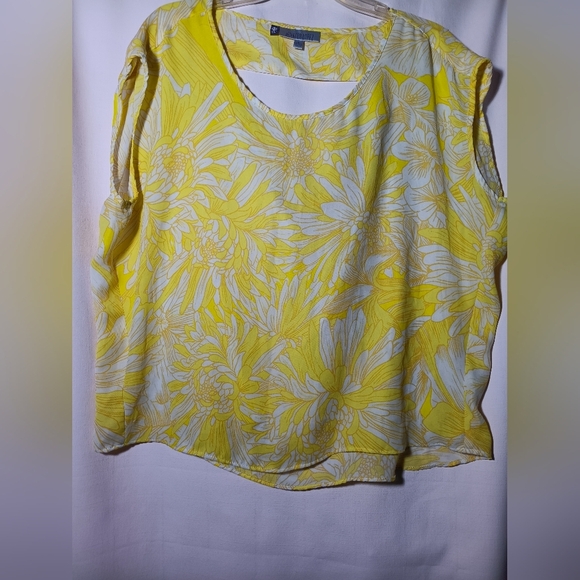 JENNIFER LOPEZ Floral Yellow Women's Top - Picture 3 of 7